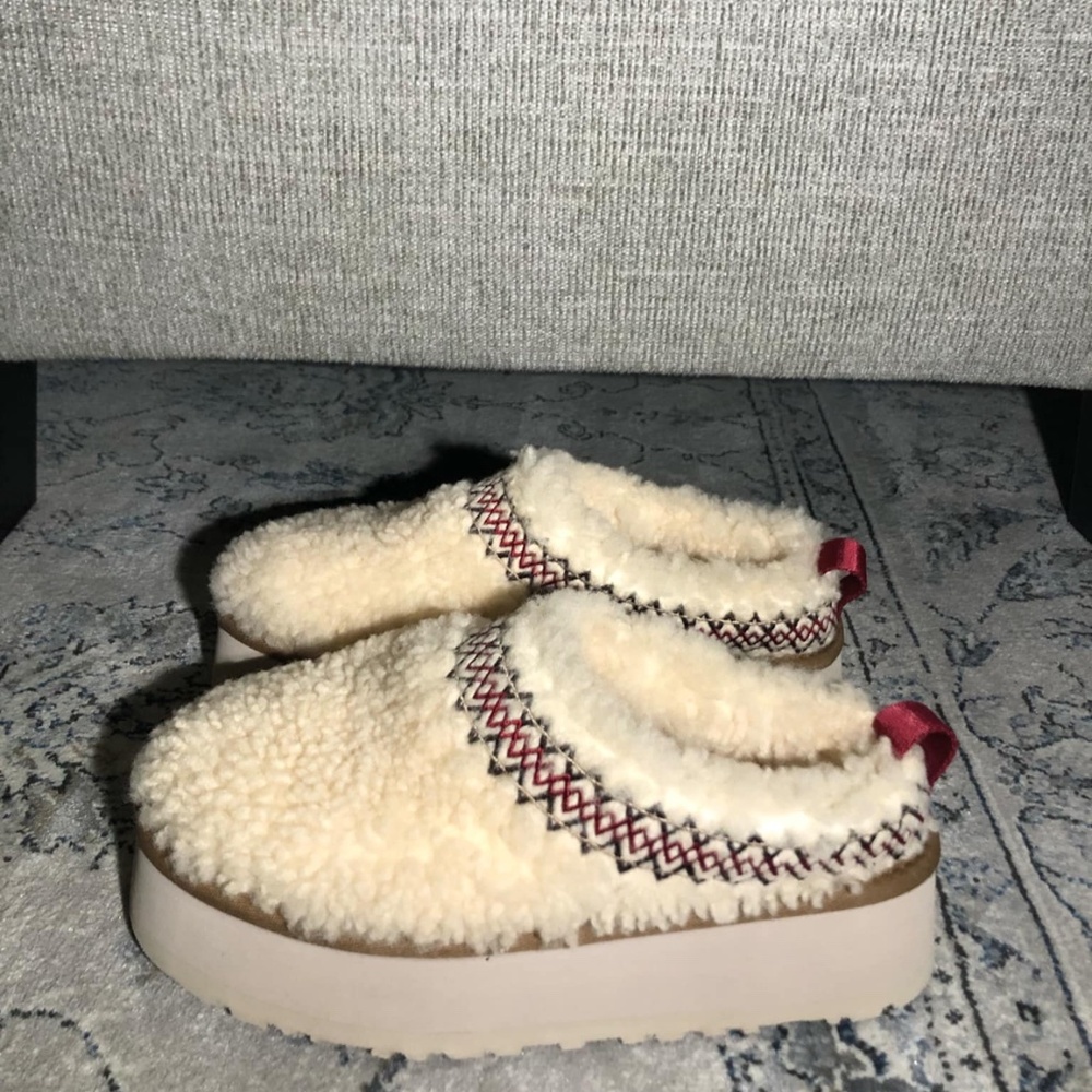 UGG Cream and Tan Platform Shoes - Picture 7 of 12